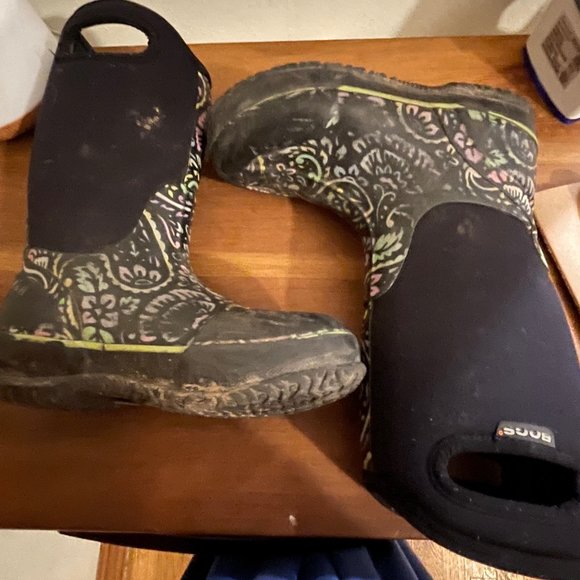 Bogs boots girls size 3 - Picture 2 of 3